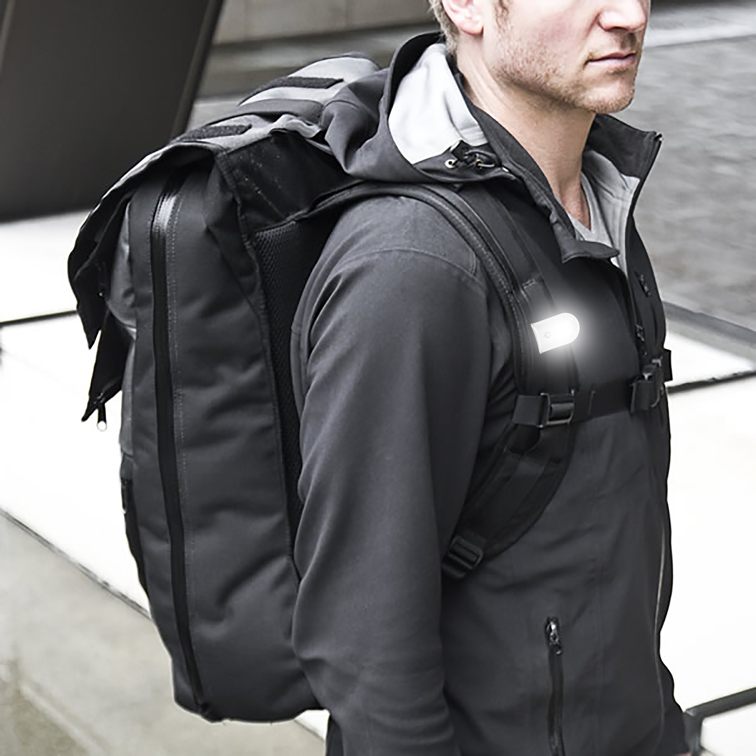 Magnetlight-Back-Pack-4 Magnetlight